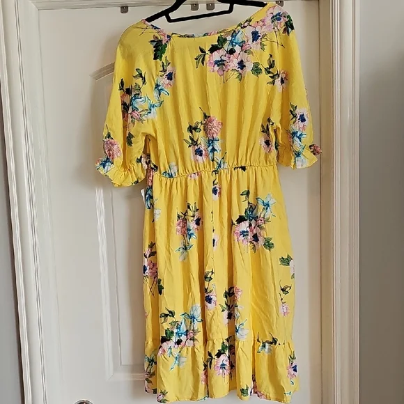 NWT Size Medium Chris & Carol Yellow Floral Dress - Picture 2 of 7